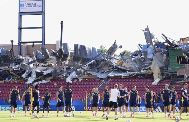 Antrenament lângă ruine la Campionatul Mondial: „Tribuna s-a prăbușit pe partea greșită”
