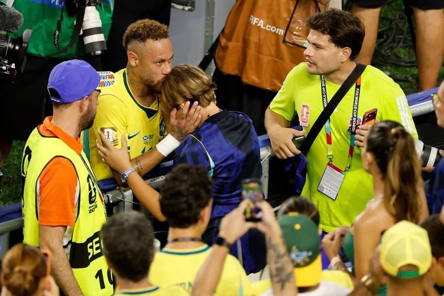 Emoționant! Ce a făcut Neymar după fluierul final