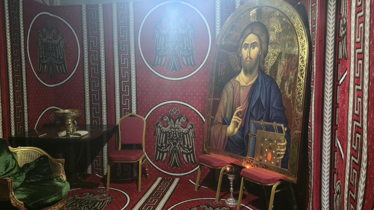 Imagini din interiorul Bisericii construite de Gigi Becali în Pipera