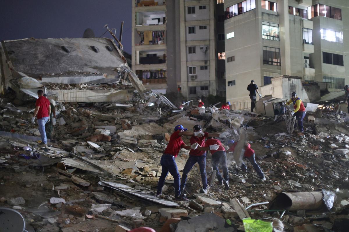Două cutremure masive au devastat Venezuela » Imagini înfiorătoare de pe stadioane: meciuri oprite de urgență