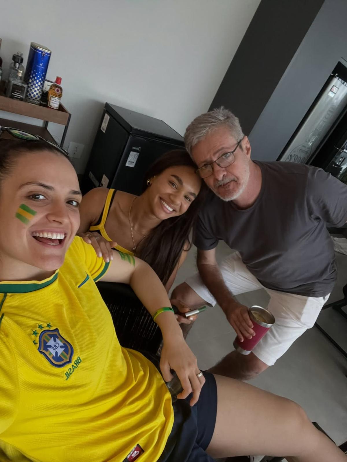 Elizabeth Omoregie s-a îmbrăcat în tricoul naționalei favorite de la Mondial! O are alături pe iubita handbalistă