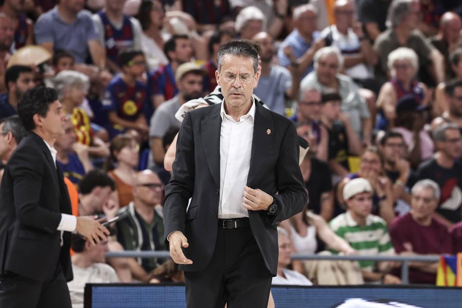 Pedro Martinez, antrenorul Valenciei/Foto: Imago Images Peste granzii Real Madrid și Barcelona! Valencia Basket a obținut al doilea titlu național din istoria clubului