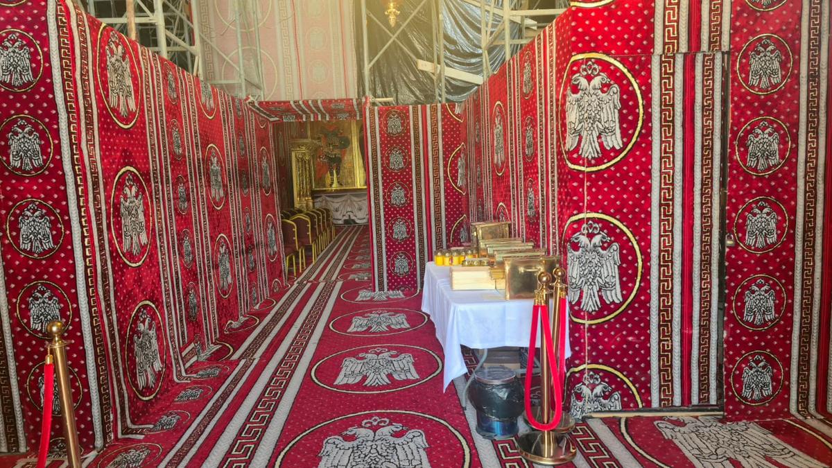 Imagini din interiorul Bisericii construite de Gigi Becali în Pipera
