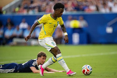 Vinicius deschide scorul pentru Brazilia în meciul cu Scoția (3-0) / Foto: Imago