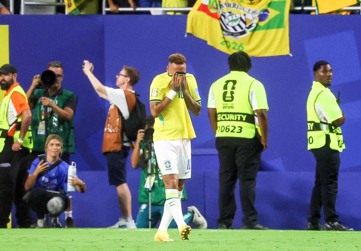 Imagini copleșitoare cu Neymar » A plâns pe teren, la primul meci pentru Brazilia după 980 zile