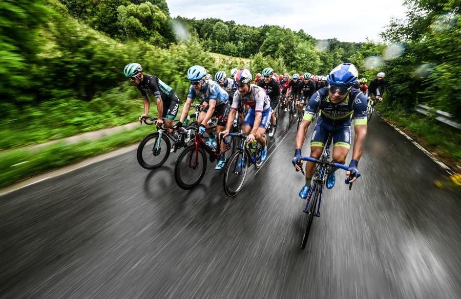 Cicliștii rulând pe ploaie în etapa de azi Foto Sebastian Marcovici - Focus Photos Bora din nou! Ackermann, victorie pe Bulevardul Victoriei