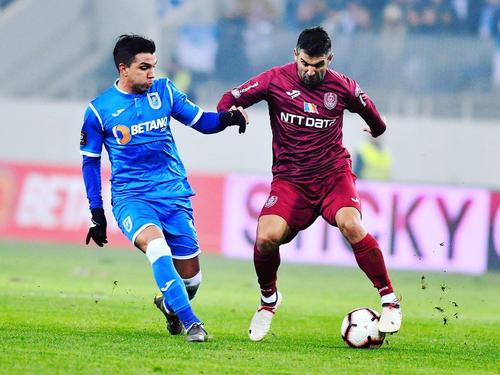 Cesar Meza Colli (stânga) nu a reușit să se impună la Craiova // foto: Instagram @ cesarmezacolli