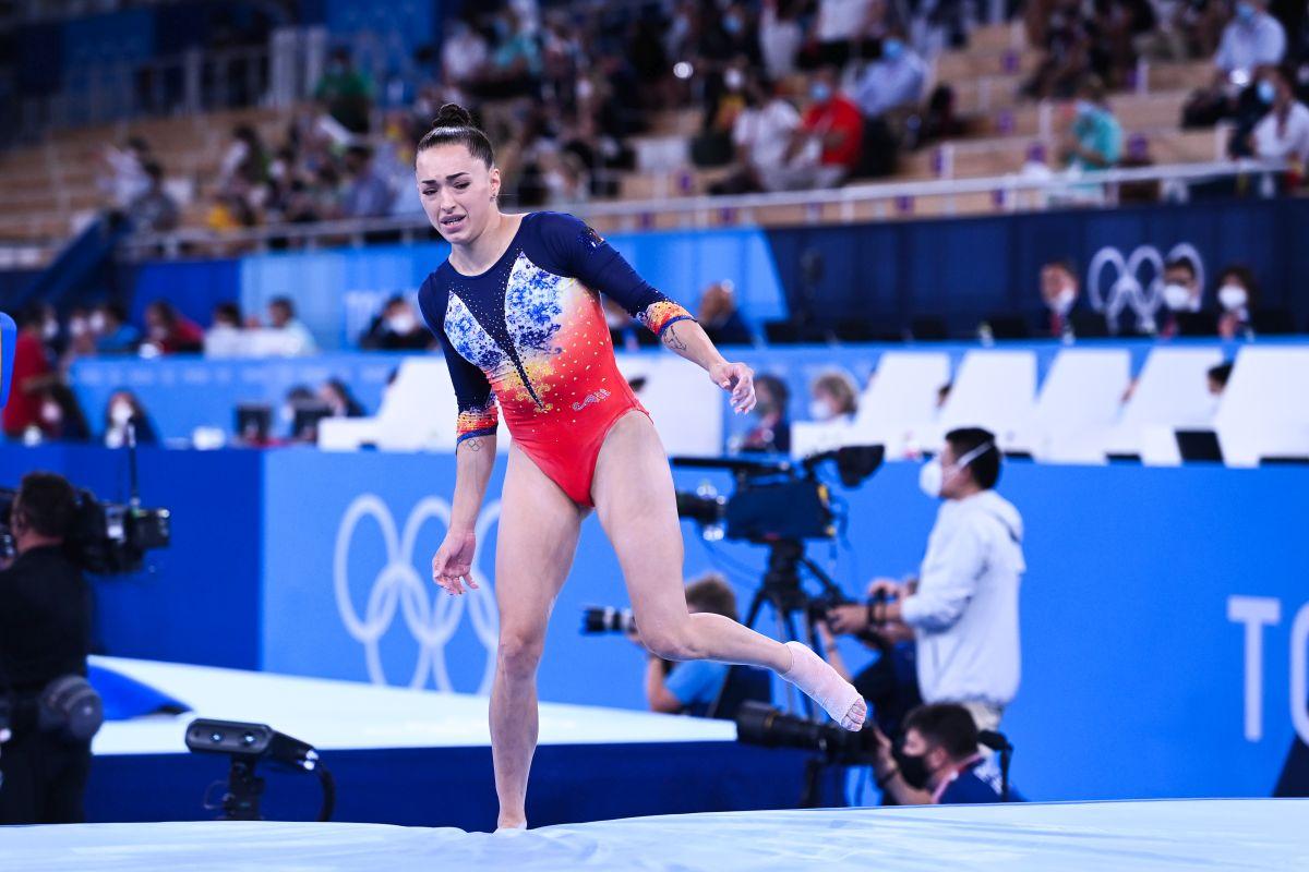 Larisa Iordache, la bârnă