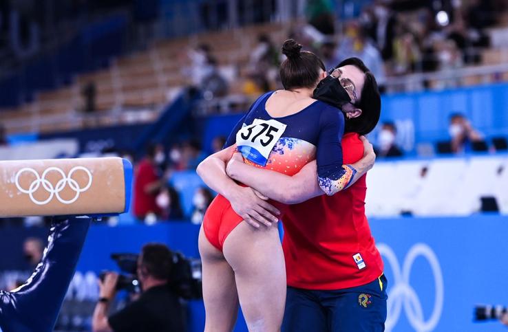 Larisa Iordache, la bârnă
(foto: Raed Krishan - Tokyo)