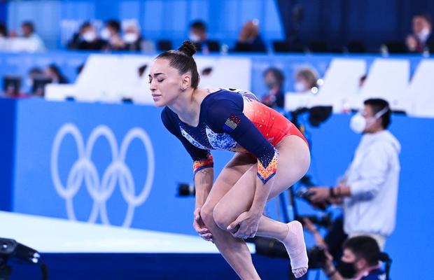 Larisa Iordache e în finala de la bârnă! » UPDATE Diagnostic pentru româncă: are entorsă metatarsiană! + când e finala