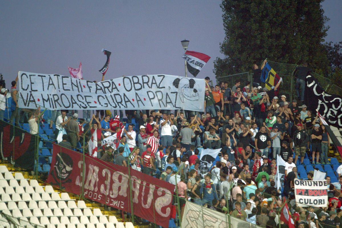 Rivalitate, ironii și orgolii duse la extrem » 35 de imagini spectaculoase din meciurile FCU Craiova - Dinamo
