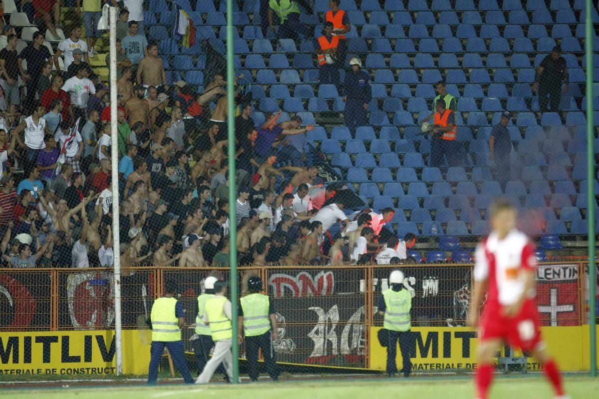 Rivalitate, ironii și orgolii duse la extrem » 35 de imagini spectaculoase din meciurile FCU Craiova - Dinamo