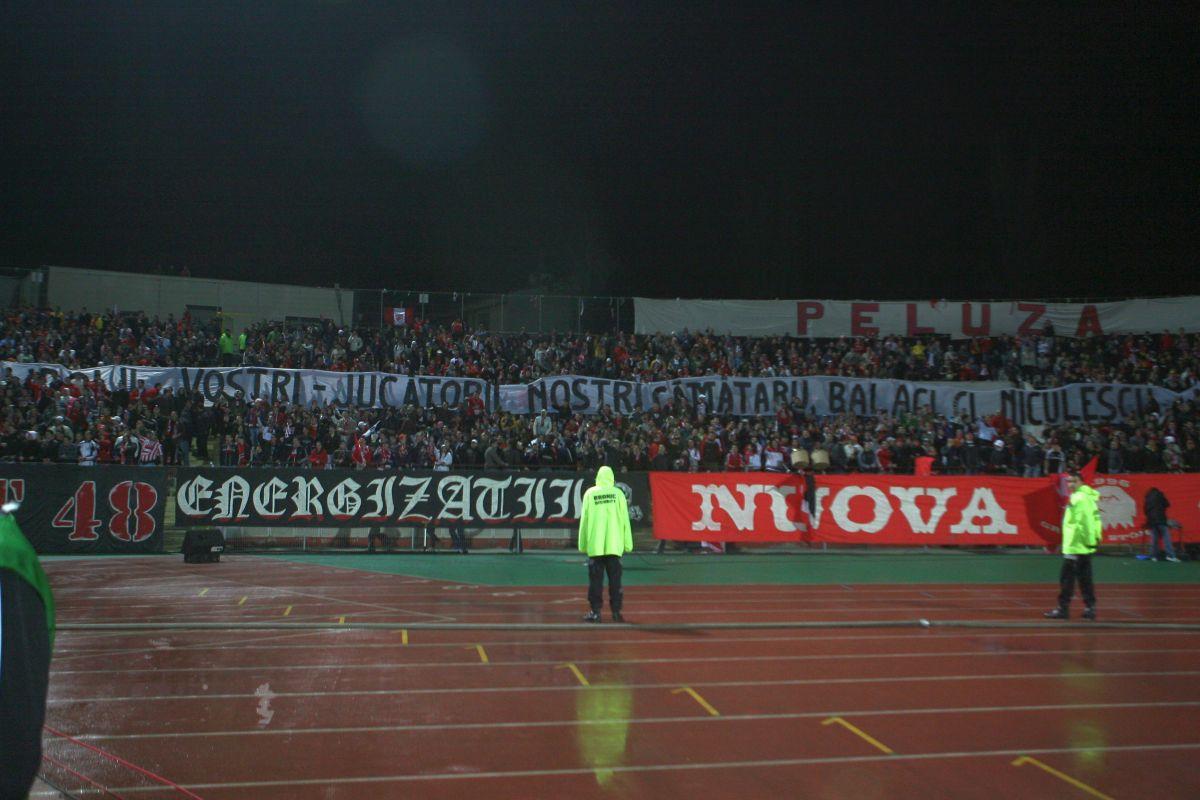 Rivalitate, ironii și orgolii duse la extrem » 35 de imagini spectaculoase din meciurile FCU Craiova - Dinamo