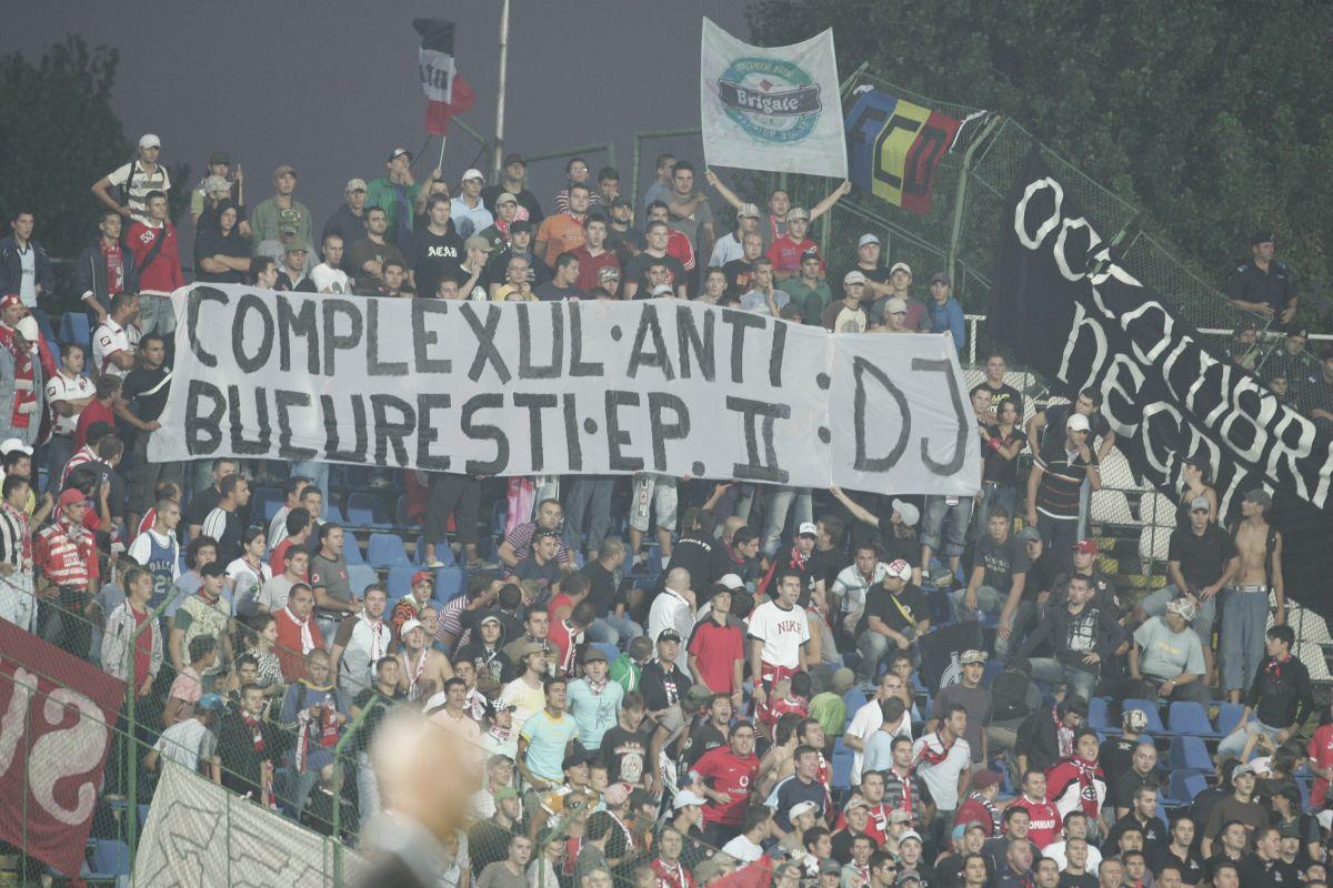 Rivalitate, ironii și orgolii duse la extrem » 35 de imagini spectaculoase din meciurile FCU Craiova - Dinamo