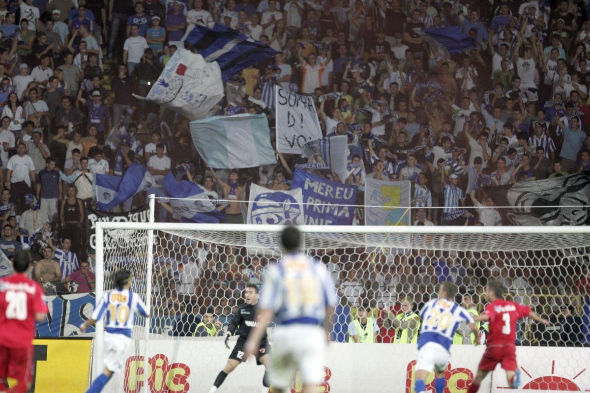Rivalitate, ironii și orgolii duse la extrem » 35 de imagini spectaculoase din meciurile FCU Craiova - Dinamo