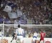 Ultrașii lui Dinamo și cei din Peluza Sud 1997 s-au întrecut de-a lungul anilor în scenografii spectaculoase și mesaje ironice / Sursă foto: Arhivă Gazeta Sporturilor