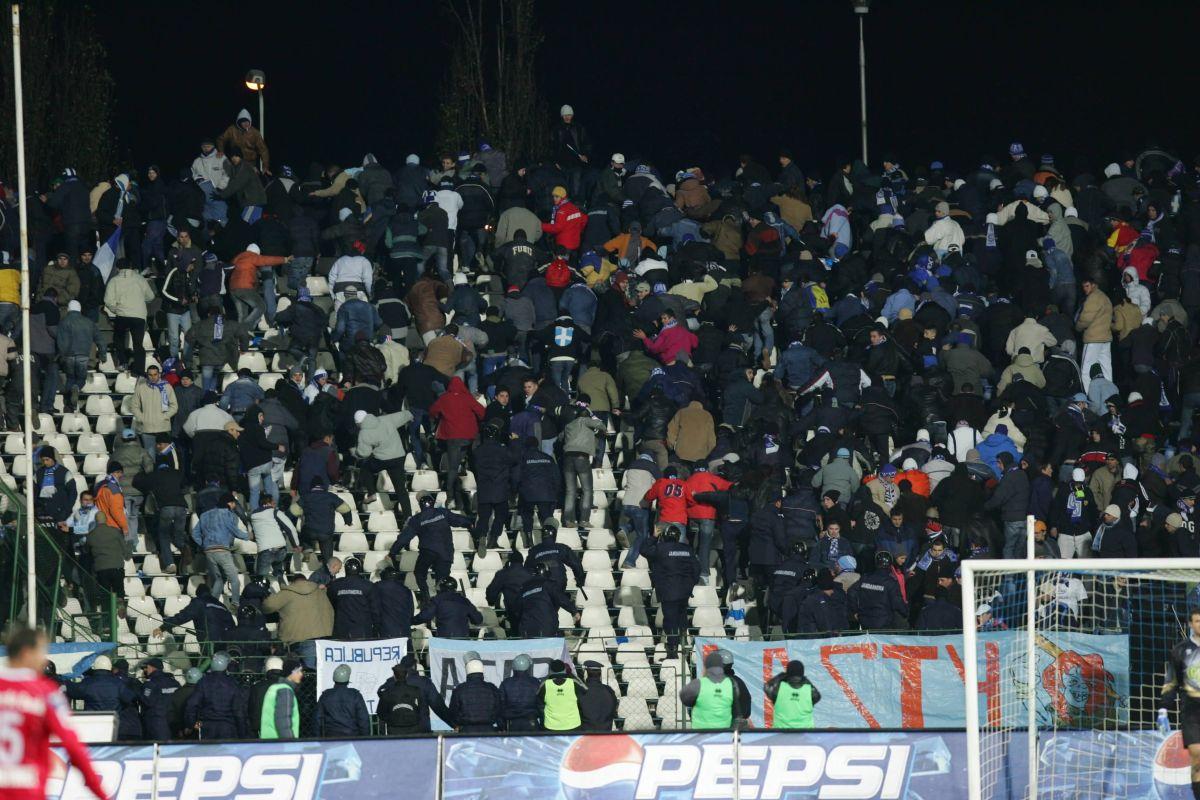 Rivalitate, ironii și orgolii duse la extrem » 35 de imagini spectaculoase din meciurile FCU Craiova - Dinamo