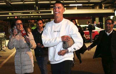 Cristiano Ronaldo s-a întors la Manchester după 3 săptămâni de absență » Ce urmează pentru starul portughez, aflat pe picior de plecare de la United