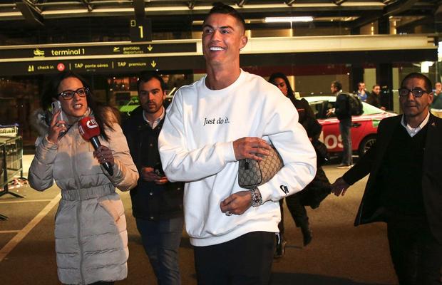 Cristiano Ronaldo s-a întors la Manchester după 3 săptămâni de absență » Ce urmează pentru starul portughez, aflat pe picior de plecare de la United