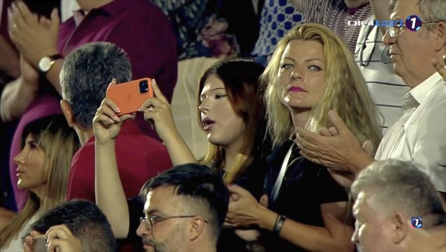 Alessia și Ana Maria nu lipsesc de la niciun meci al lui Cristi din Giulești FOTO Captură TV Slăbiciunea lui Cristi Săpunaru » Imagini de colecție de acum 16 ani cu căpitanul Rapidului, în oglindă cu cele de aseară