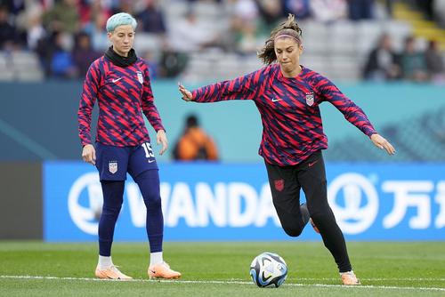 Alex Morgan (dreapta) și Megan Rapinoe (stânga). Foto: Imago Images