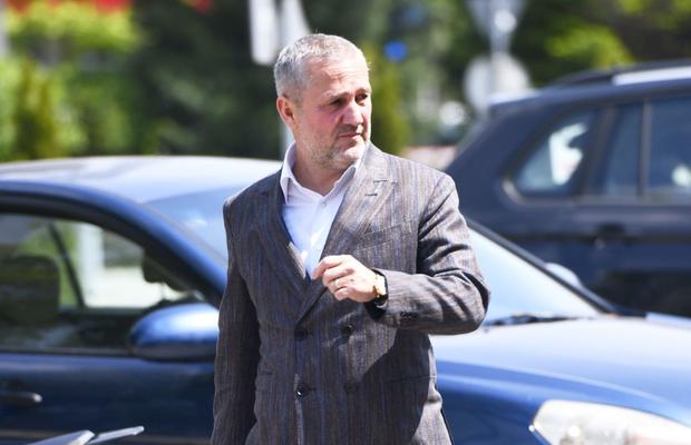 A ajuns „iepurele” lui Rotaru! Cum s-a folosit patronul Universității de Șumudică » Detalii din culise de la revenirea lui Reghe la Craiova