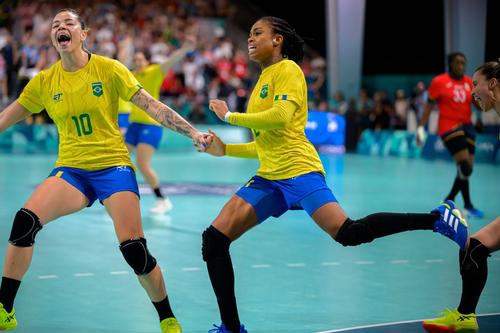 Competiția de handbal feminin de la Jocurile Olimpice a debutat astăzi cu o surpriză. Brazilia a învins-o clar pe Spania, scor 29-18.