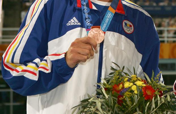 Răzvan Florea, primul medaliat olimpic al României, plin de emoții după victoria lui David Popovici: “Nu am crezut că a câștigat! Să-i dea aripi și pentru 100 de metri!”