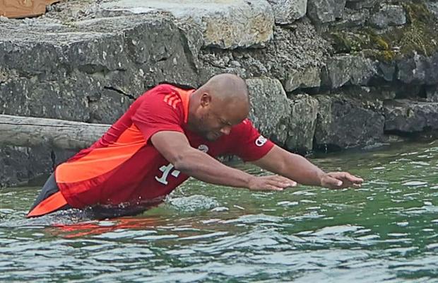 Botezul Bavariei. Vincent Kompany a sărit în apă îmbrăcat!