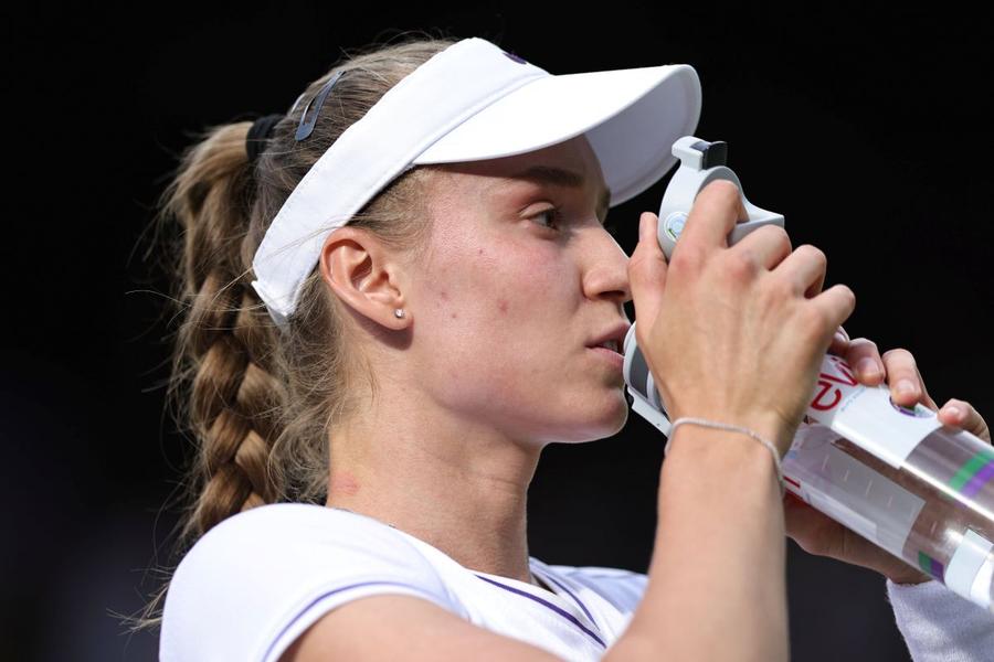 Elena Rybakina în timpul turneului de la Wimbledon 2024 Foto: Imago Rybakina s-a retras de la Jocurile Olimpice! Jaqueline Cristian are un duel mai accesibil în primul tur