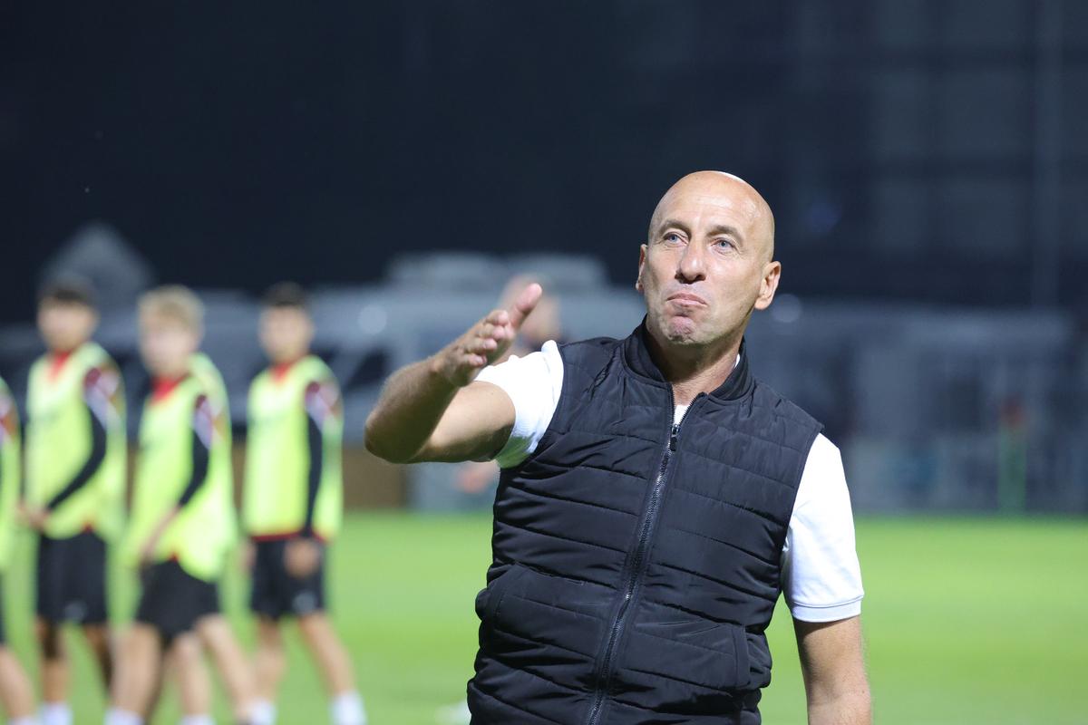 După derapajul din final, Robert Ilyes a vorbit despre lecții de civilizație: „Cu Dinamo, circ. Fanii Rapidului au făcut dreptate!”