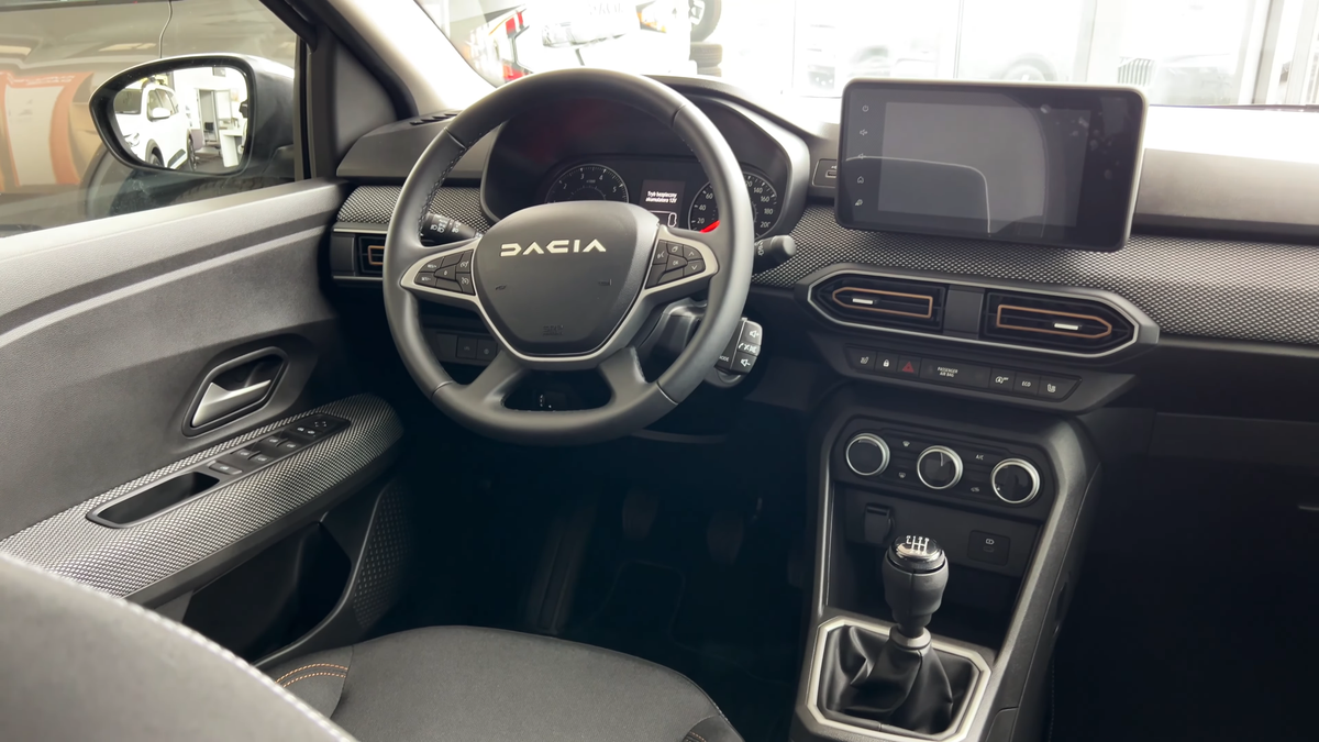 Dacia a „rupt” topurile: cea mai bine vândută mașină din Europa în prima jumătate a anului » Despre ce model e vorba