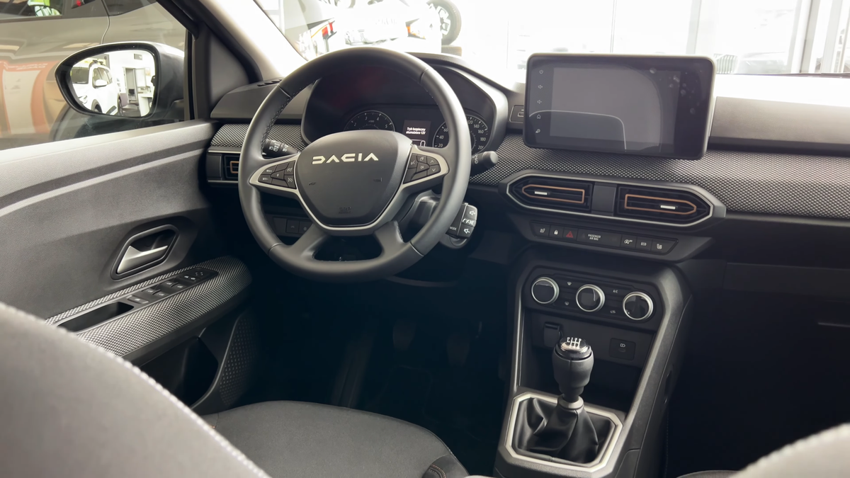 Dacia a cucerit Kosovo: „Nu căutați mai departe!” » De ce este lăudată mașina românească