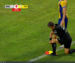 Accidentare horror a tușierului la Metaloglobus - Petrolul. FOTO: captură Prima Sport