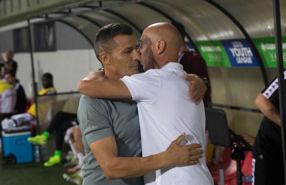 Scenele surprinse la finalul meciului Csikszereda - Rapid » Antrenorul a înjurat-o cu patos pe Steaua