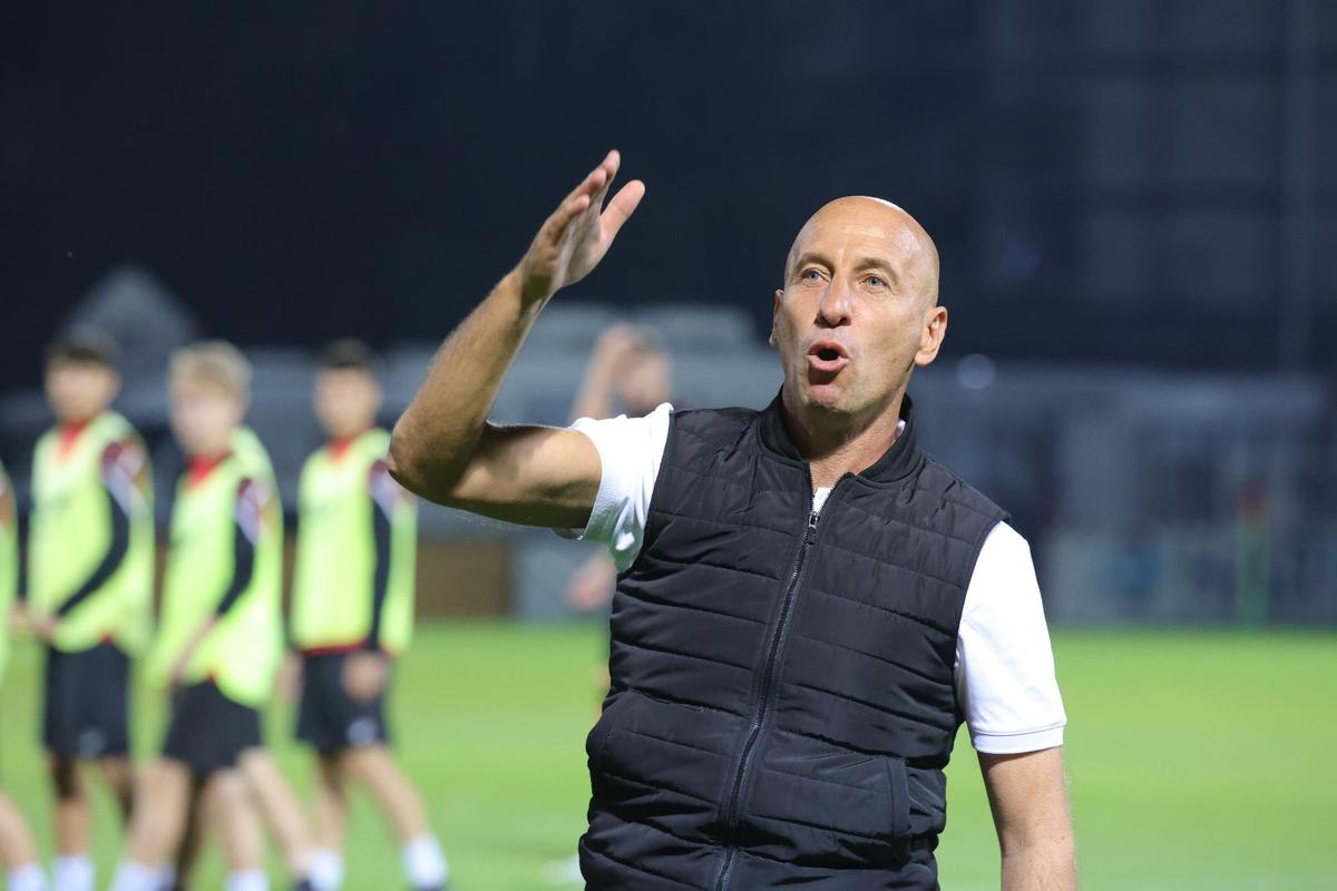 După derapajul din final, Robert Ilyes a vorbit despre lecții de civilizație: „Cu Dinamo, circ. Fanii Rapidului au făcut dreptate!”