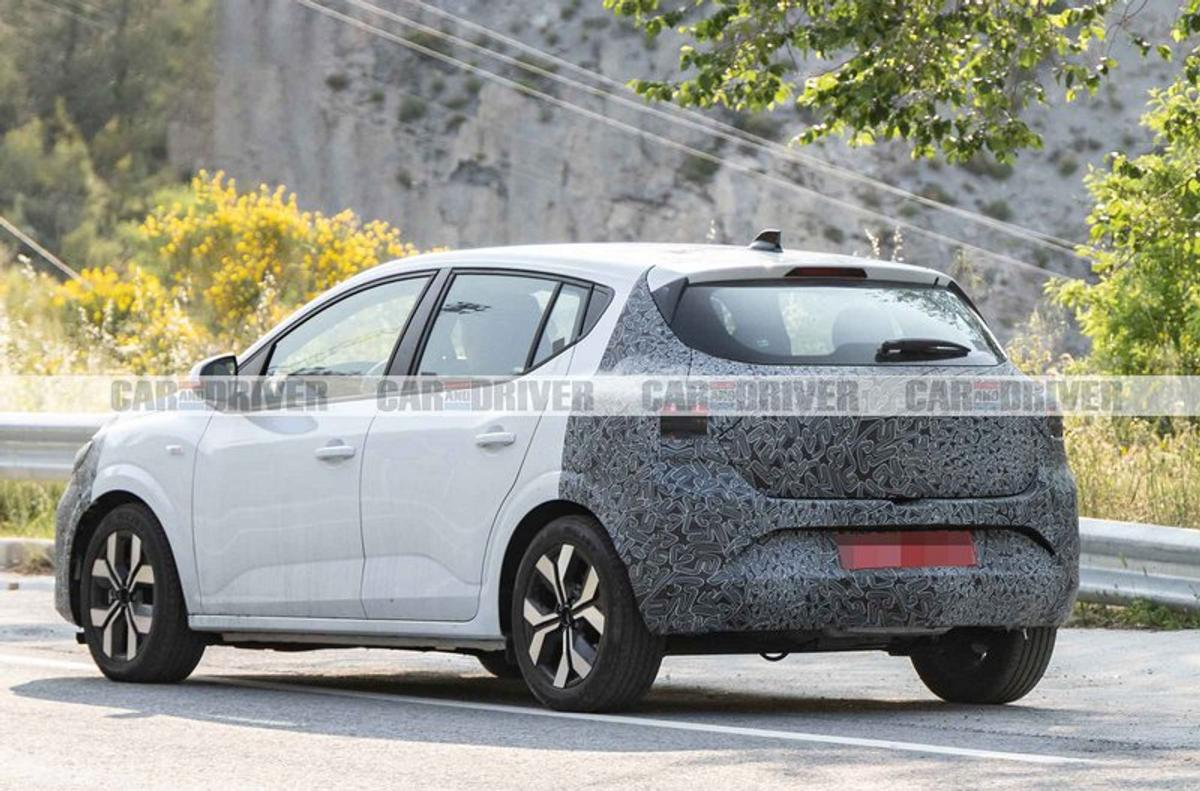 Primele imagini cu Dacia Sandero Stepway