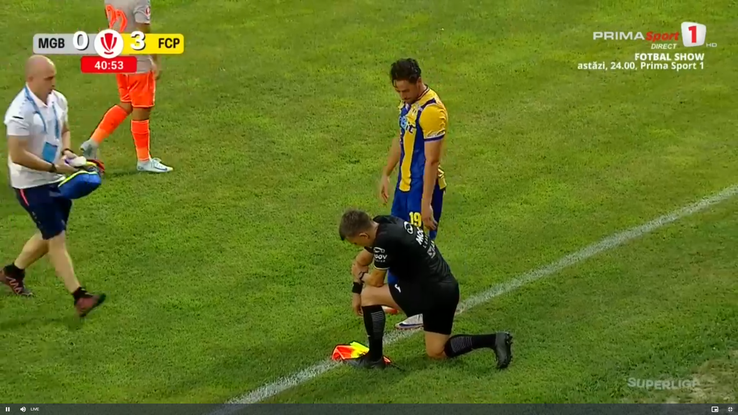 Accidentare horror a tușierului la Metaloglobus - Petrolul. FOTO: captură Prima Sport