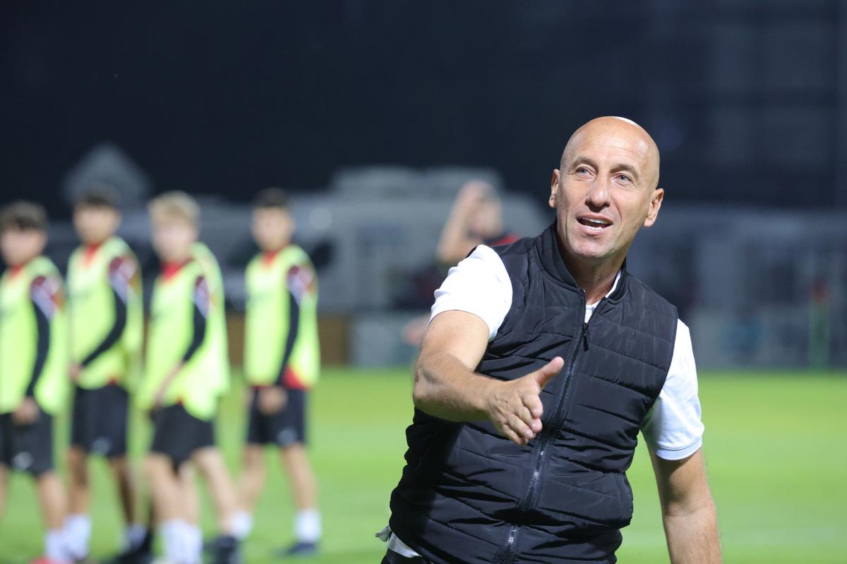 După derapajul din final, Robert Ilyes a vorbit despre lecții de civilizație: „Cu Dinamo, circ. Fanii Rapidului au făcut dreptate!”