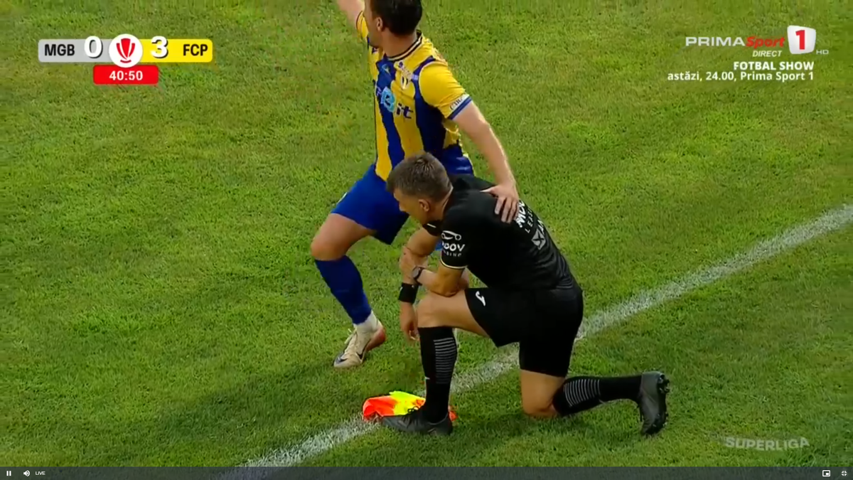 Moment-șoc în Superliga: tușierul a suferit o accidentare-horror și a fost transportat cu ambulanța la spital