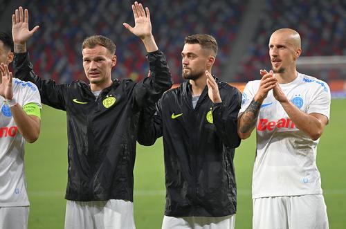 Ovidiu Perianu, în centru, ar putea ajunge la Farul // foto: Imago Images