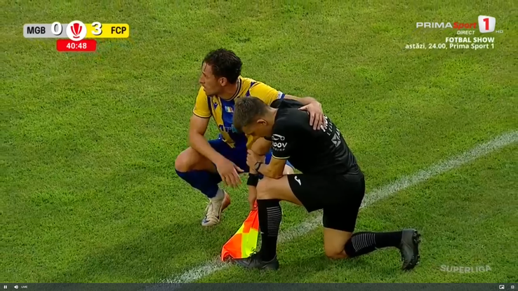 Accidentare horror a tușierului la Metaloglobus - Petrolul. FOTO: captură Prima Sport