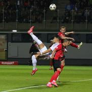 Alex Dobre și Jambor în Csikszereda - Rapid, în etapa 3 din Superliga. FOTO: Ionuț Iordache