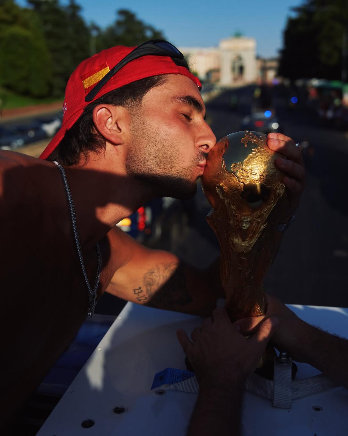 Ferran Torres și Marcos Llorente, surprinși împreună în ipostaze tandre la Ibiza