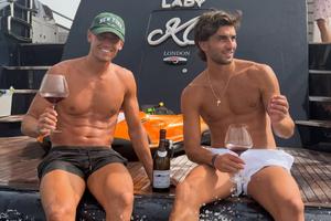 Ferran Torres și Marcos Llorente nu se mai ascund! » Campionii mondiali, surprinși împreună în ipostaze tandre la Ibiza