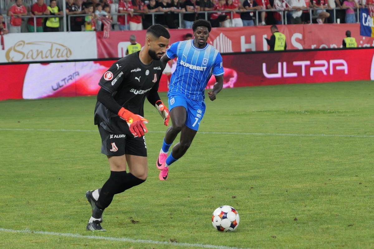 Dinamo - Universitatea Craiova 5-1 » Noaptea „câinilor”! Dinamo a îngenuncheat campioana, Craiova KO!