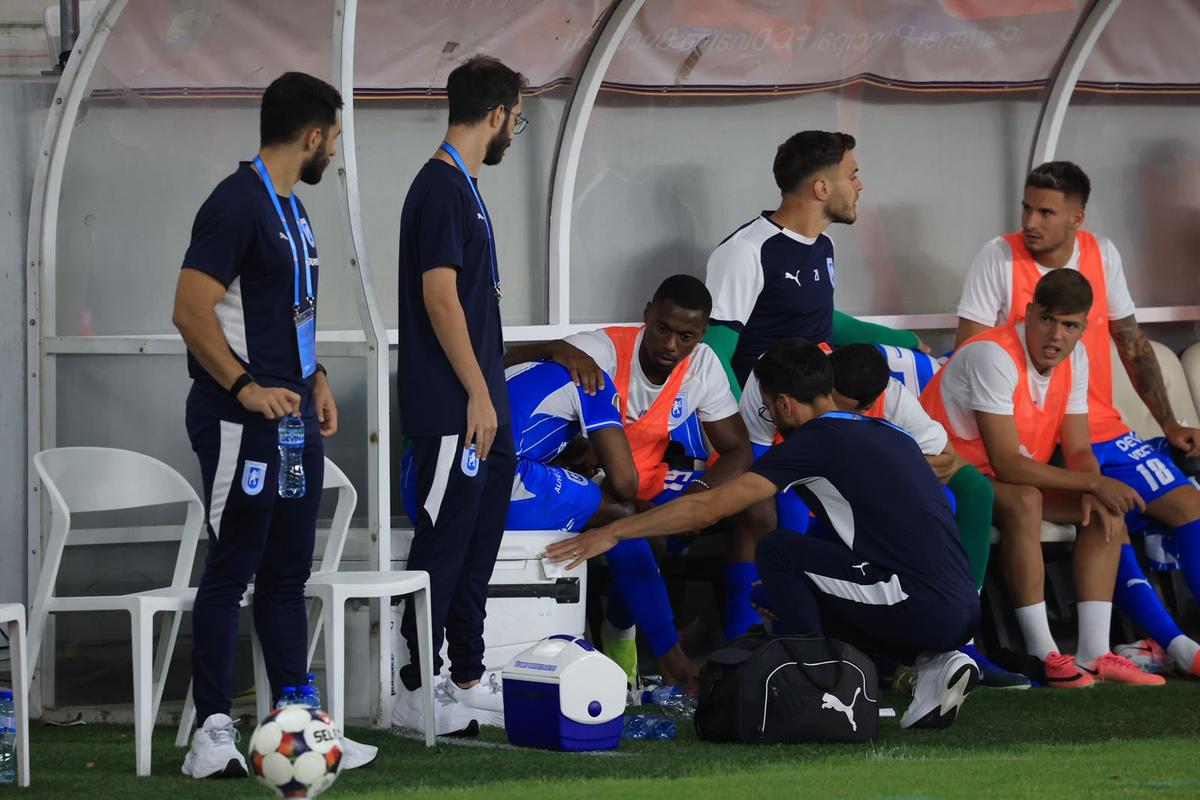 Debut de coșmar pentru Ronaldo Webster la Universitatea Craiova: gafă imensă și schimbare în minutul 37