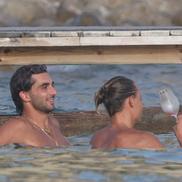 Ferran Torres și Marcos Llorente, surprinși împreună în ipostaze tandre la Ibiza. Foto: Hola.com