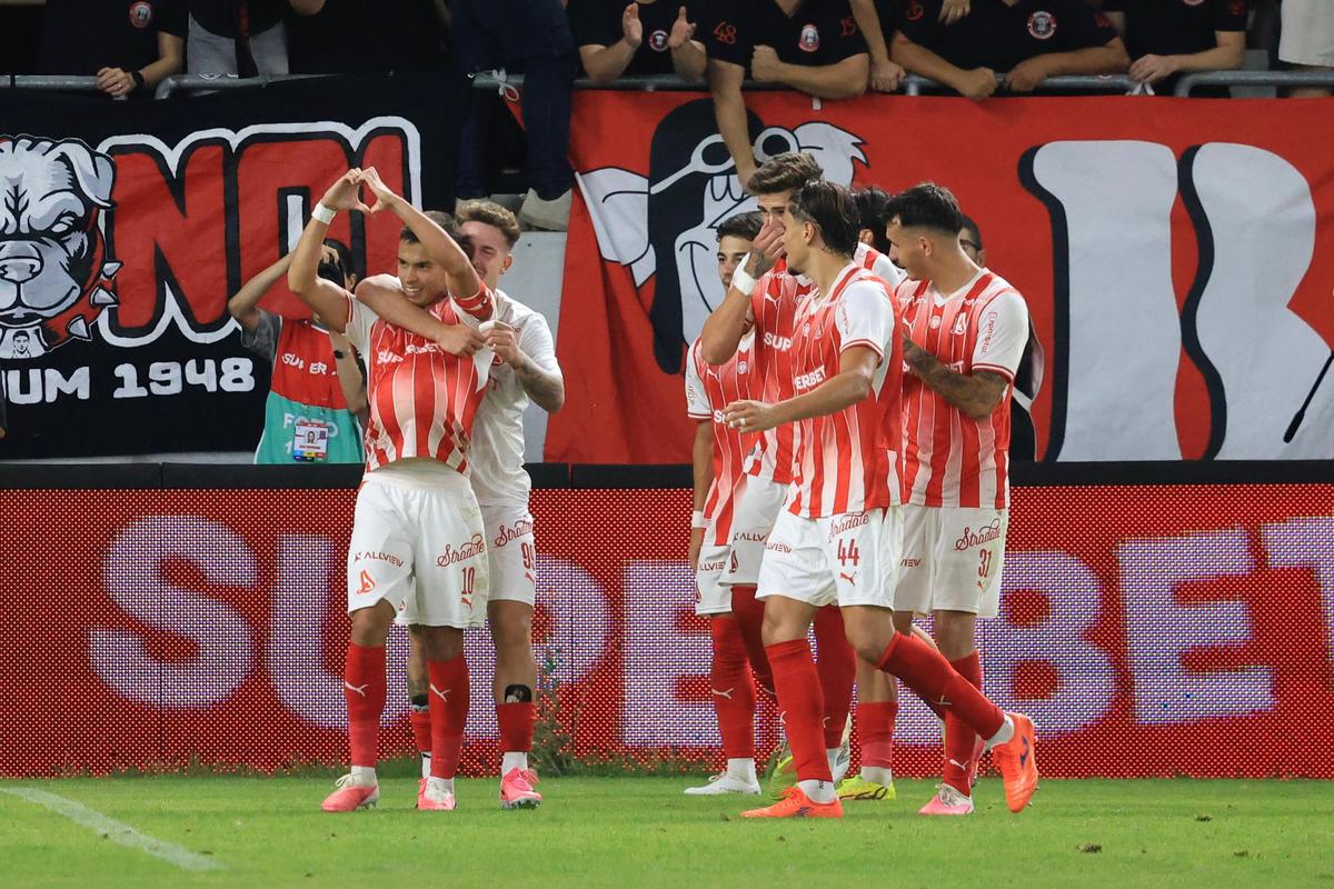 Dinamo - Universitatea Craiova 5-1 » Noaptea „câinilor”! Dinamo a îngenuncheat campioana, Craiova KO!