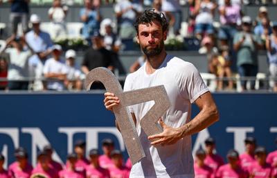 L-a învins pe numărul 11 mondial și a obținut primul titlu ATP al carierei: „E greu să nu mă gândesc la familia mea”